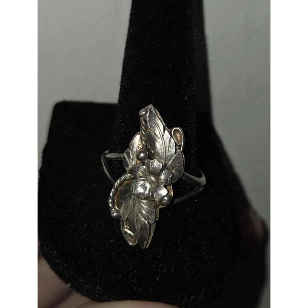 Vintage Willie Shaw Navajo Designer Sterling Silver Ring. Rare. Floral. 9.5